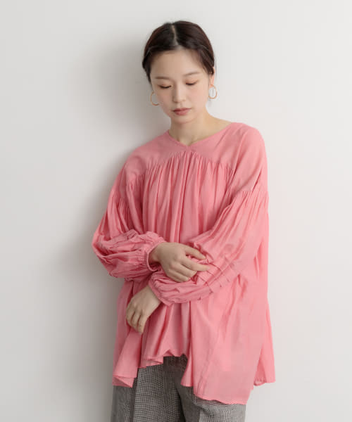 Audrey and John Wad　VN Gather TuckS PO Blouse