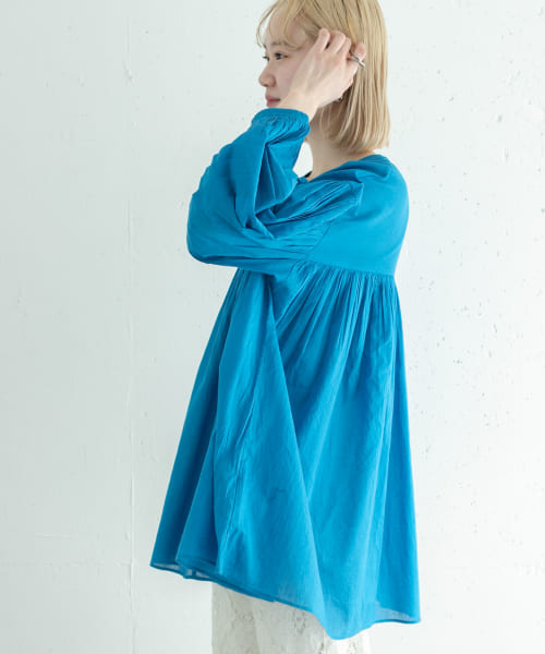 Audrey and John Wad　VN Gather TuckS PO Blouse