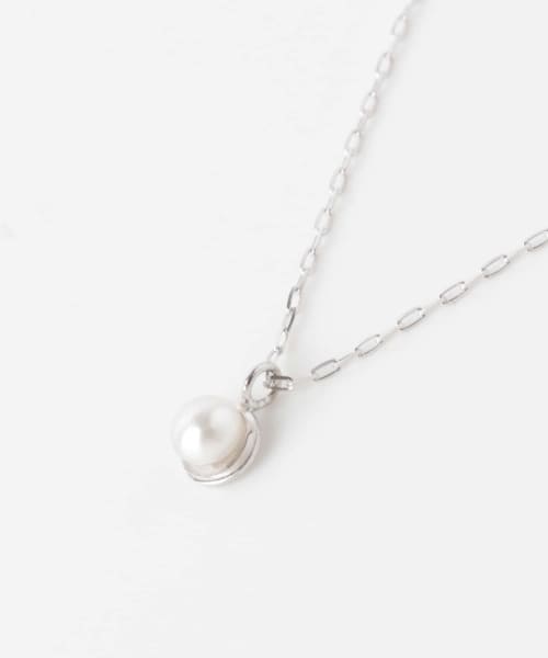 Favorible　petite pearl WG necklace