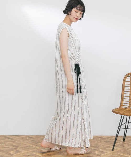 Audrey and John Wad　ラウンドクルーネック ノースリーブ ロングワンピース
