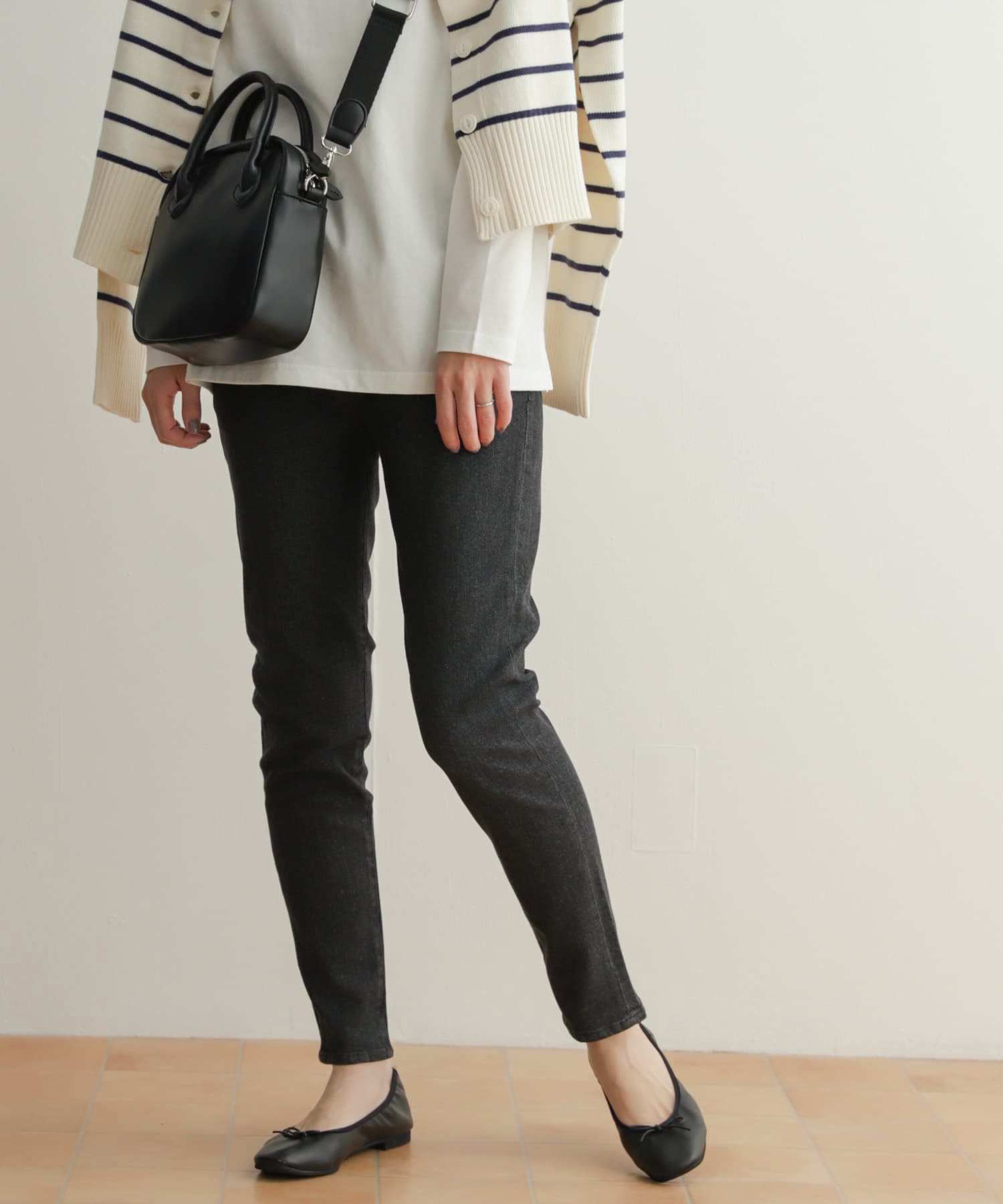 URBAN RESEARCH DOORSのスリムイージーパンツ