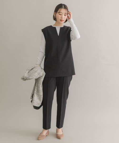 F by ROSSO　キーネックジレ×テーパードパンツ
