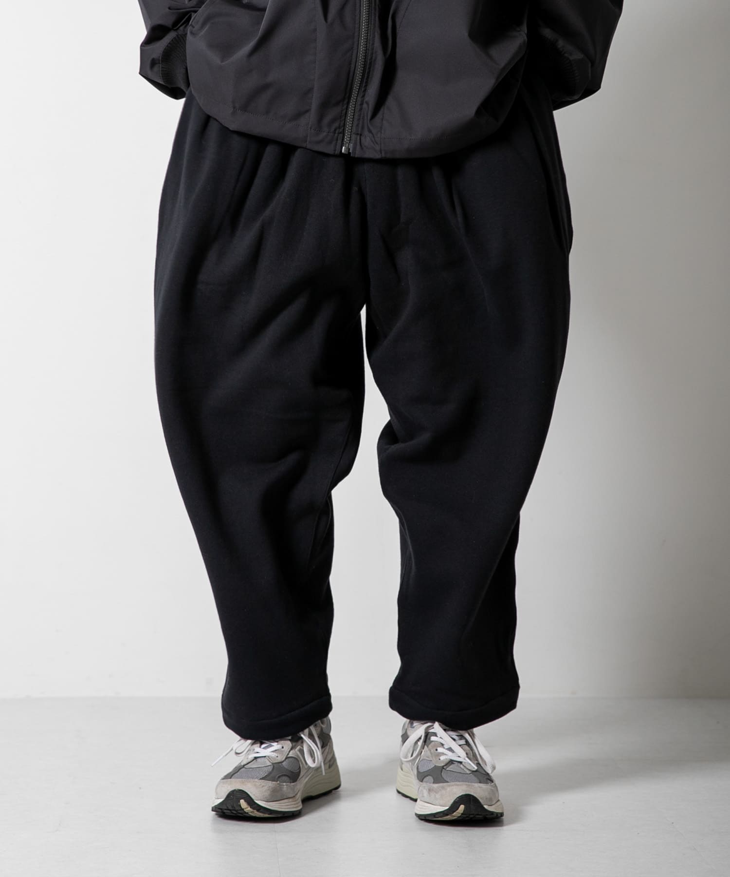 UNTRACE TUCK WIDE SWEAT PANTS[UN-013-BSM36]｜URBAN RESEARCH公式