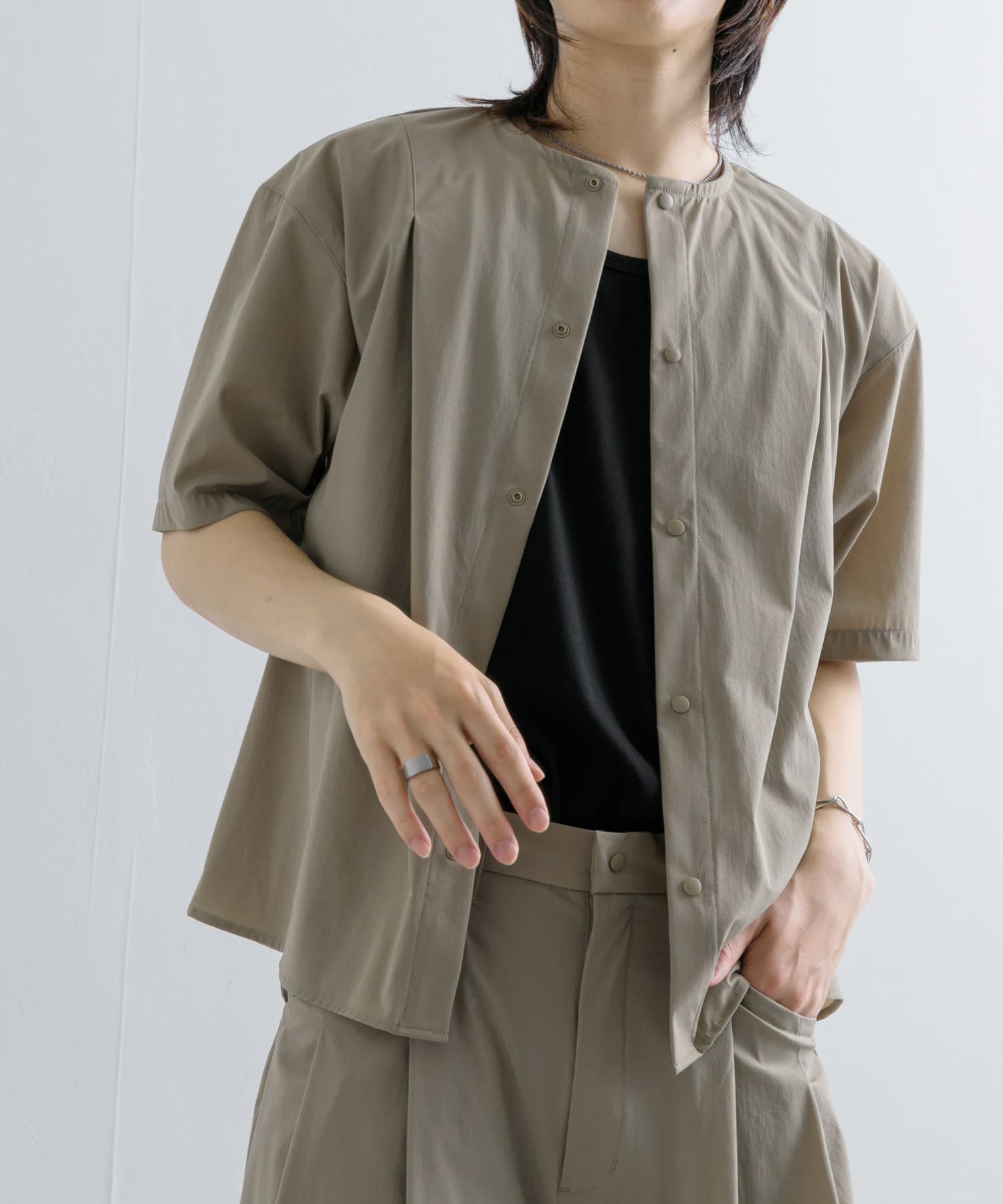 Uiscel 4WAYストレッチタックノーカラーシャツ5分袖[AU45-13D104]｜URBAN RESEARCH公式ファッション通販