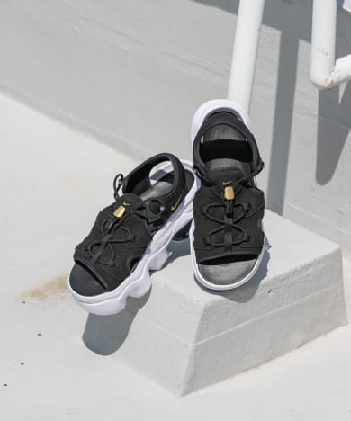 NIKE　ナイキウィメンズエアマックスココサンダル