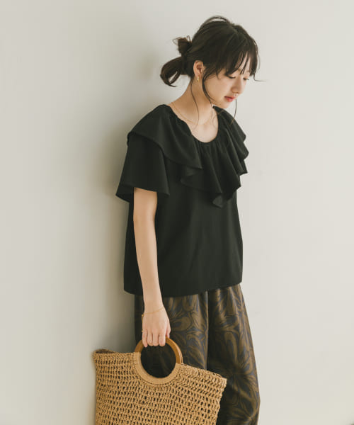 フリルTシャツ