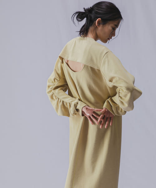 Lirica　shirring cut sew one-piece