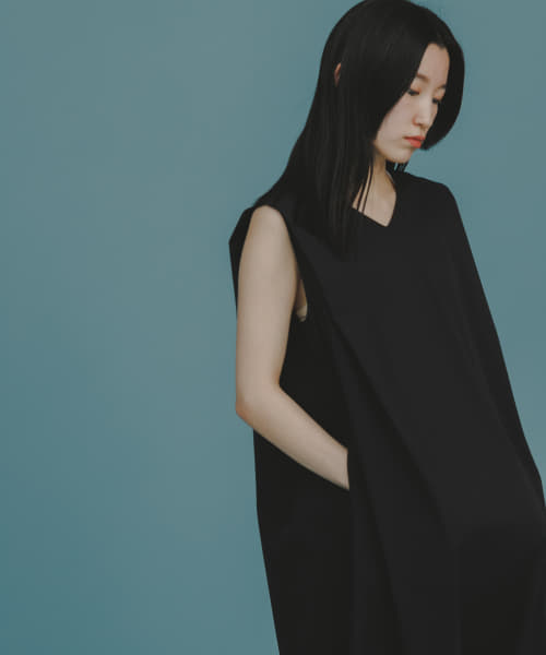 Uiscel　4WAYストレッチVネックワンピース