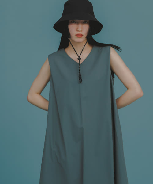 Uiscel　4WAYストレッチVネックワンピース
