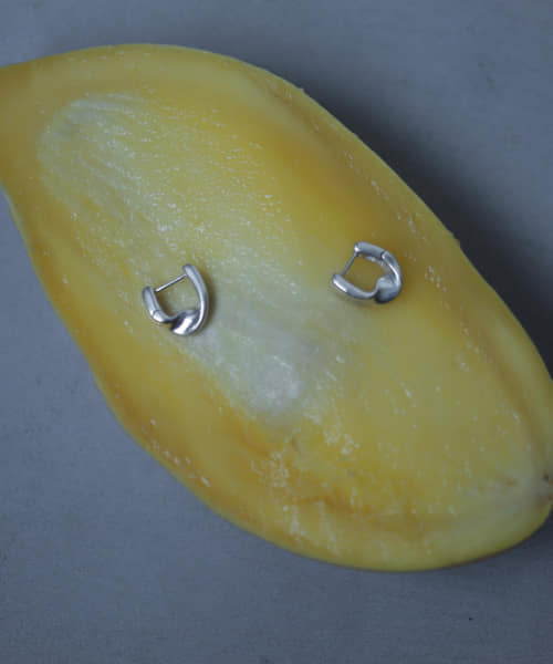 SMELLY so’　twist pierce