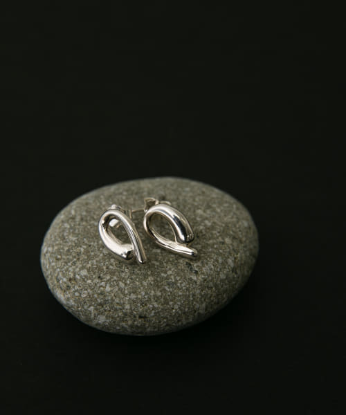 SMELLY so’　asymmetric solid pierce