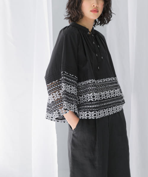 sara mallika　COTTON BORDER GATHER LACE TOP