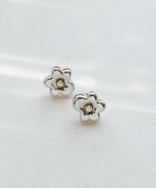 ニュアンスメタルフラワーピアス