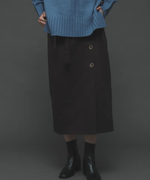 ボタンディテールアイラインスカート