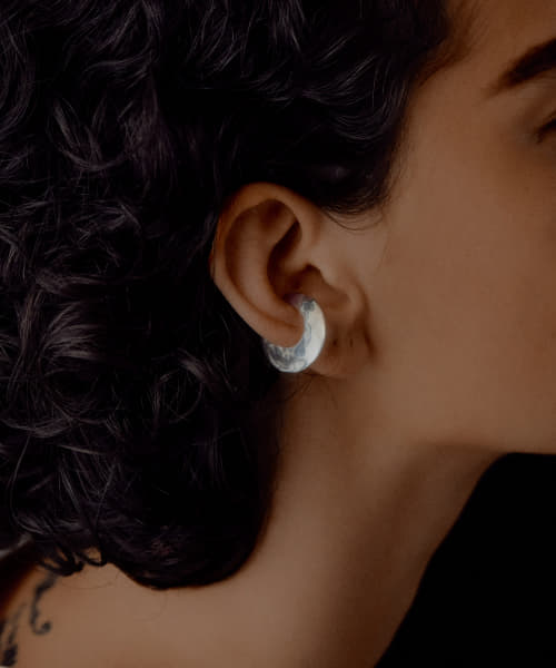 SMELLY so’　flat circle earcuff slv