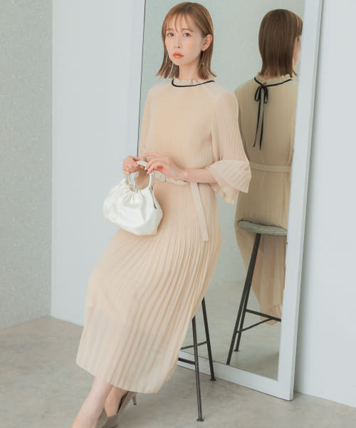 バックリボンプリーツワンピース