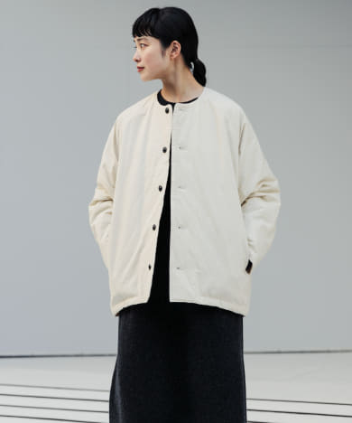 中綿ノーカラーショートコート