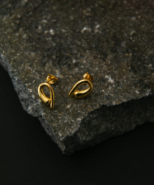 SMELLY so’　asymmetric solid pierce
