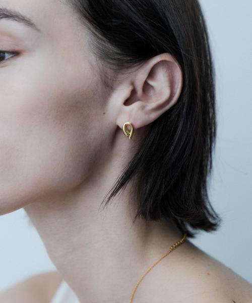 SMELLY so’　asymmetric solid pierce