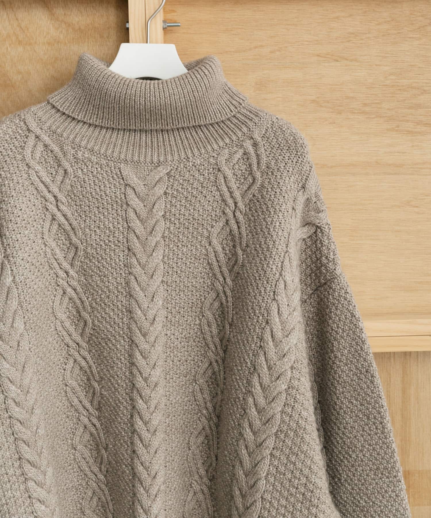 グレー ケーブル編み タートルネックスヌード⭐️used美品⭐️かぐれ グレー ケーブル編み タートルネックスヌード⭐️used美品⭐️かぐれ