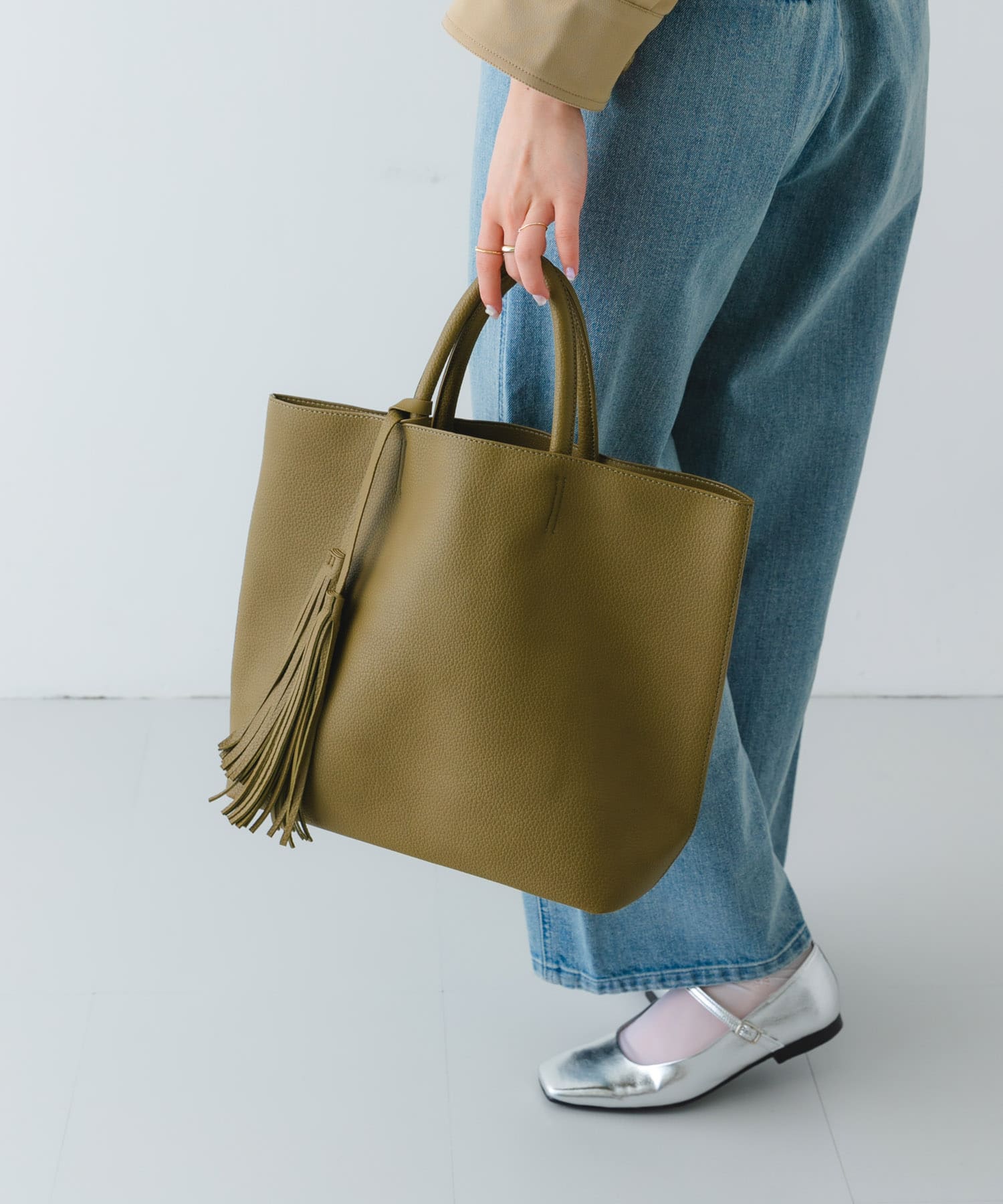タッセル付軽量シンプルトートバッグ[XX34-2AU2402]｜URBAN