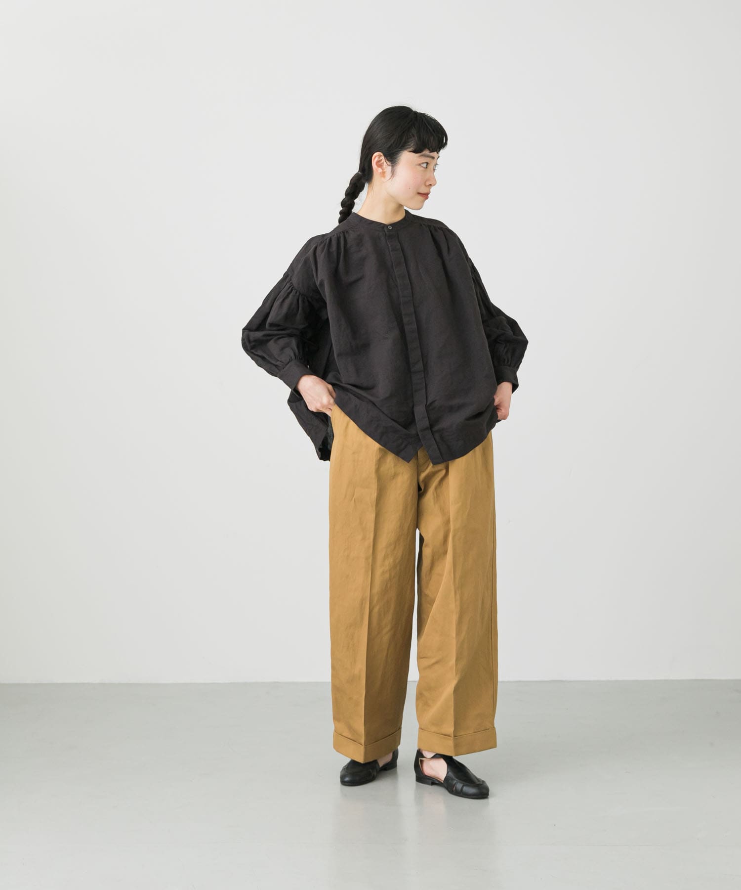 コットンリネンギャザーブラウス[GA35-23M013]｜URBAN