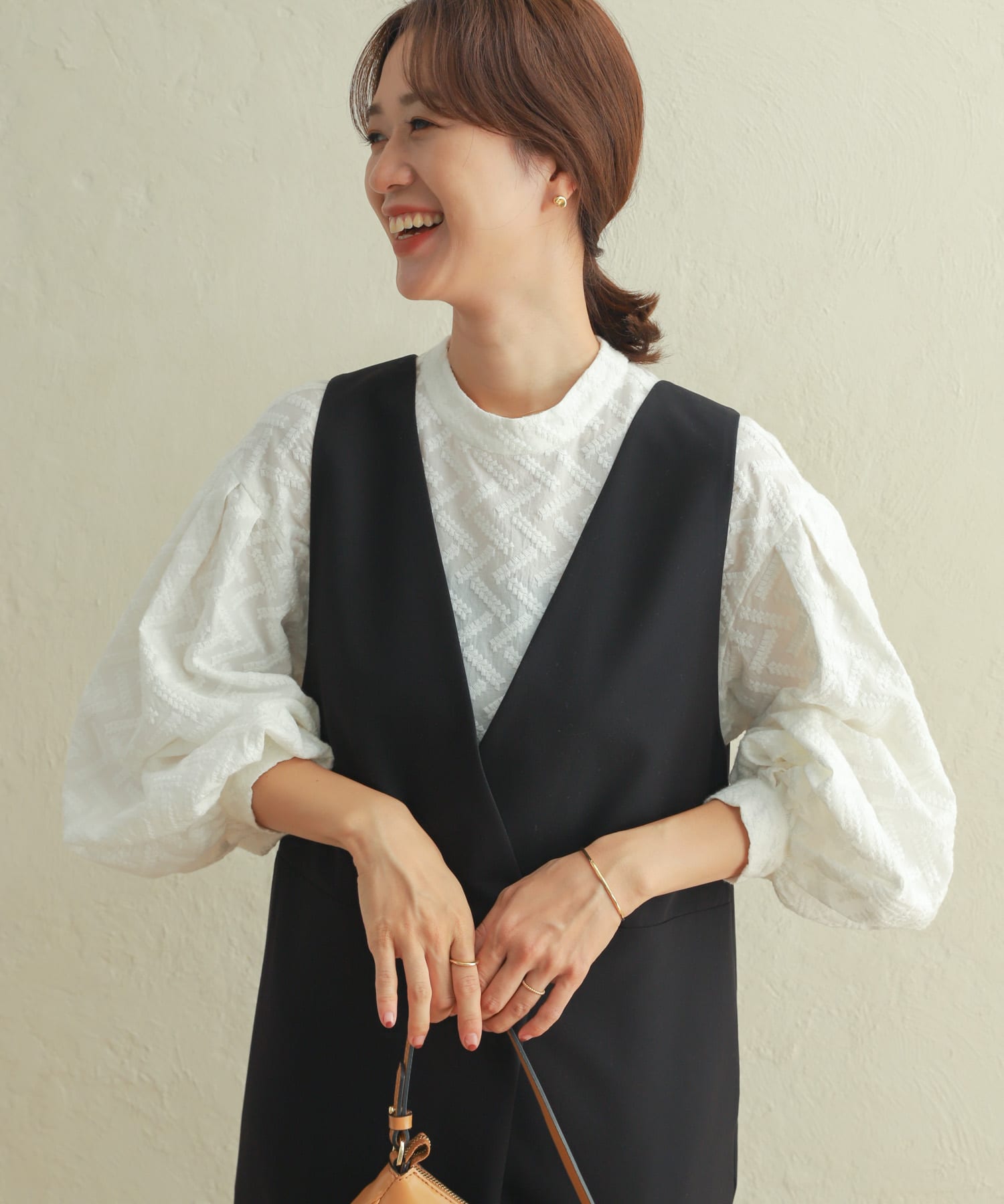 コットン刺繍ボリュームスリーブブラウス[DR36-23U104]｜URBAN