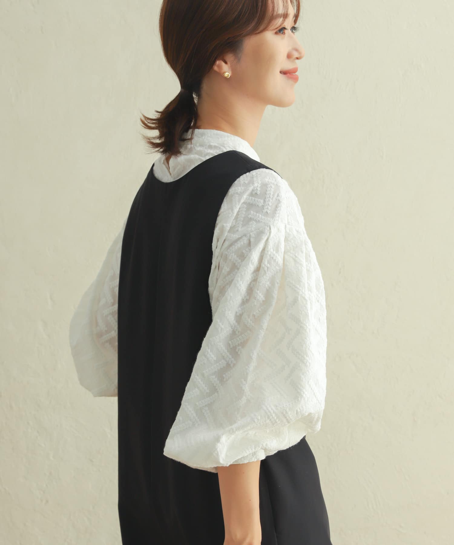 コットン刺繍ボリュームスリーブブラウス[DR36-23U104]｜URBAN