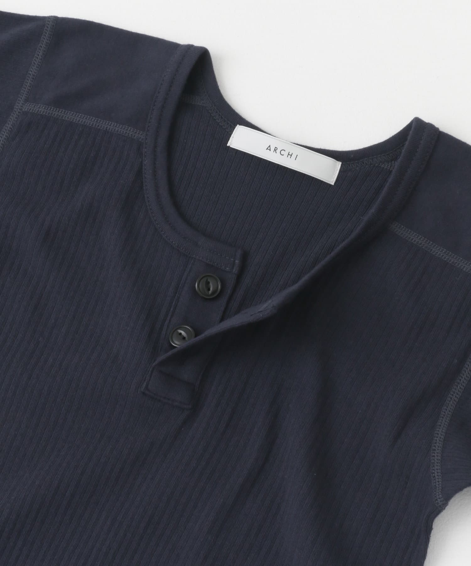 WEB/一部店舗限定』ARCHI RIB HENLEY TOP[AS23-K2-DW35]｜URBAN