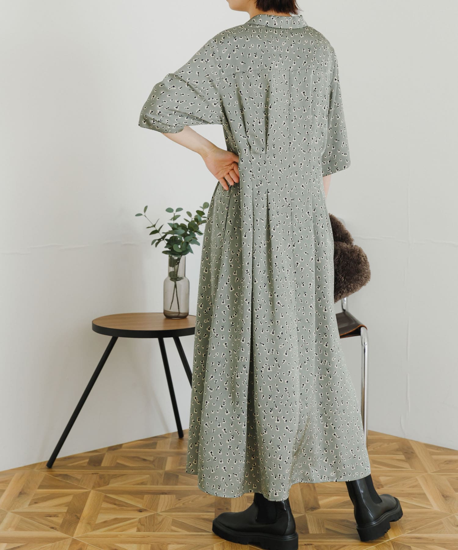 サテンフラワーオープンカラーシャツワンピース[UR36-26O001]｜URBAN