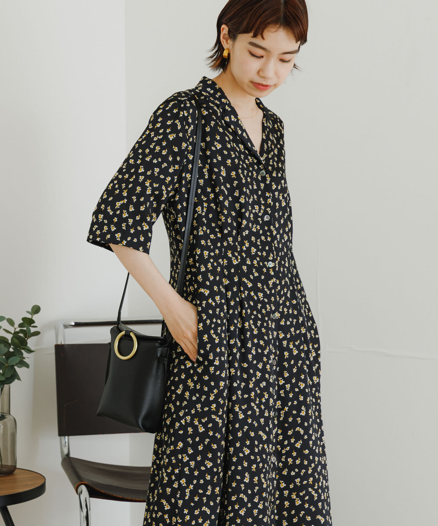 サテンフラワーオープンカラーシャツワンピース[UR36-26O001]｜URBAN