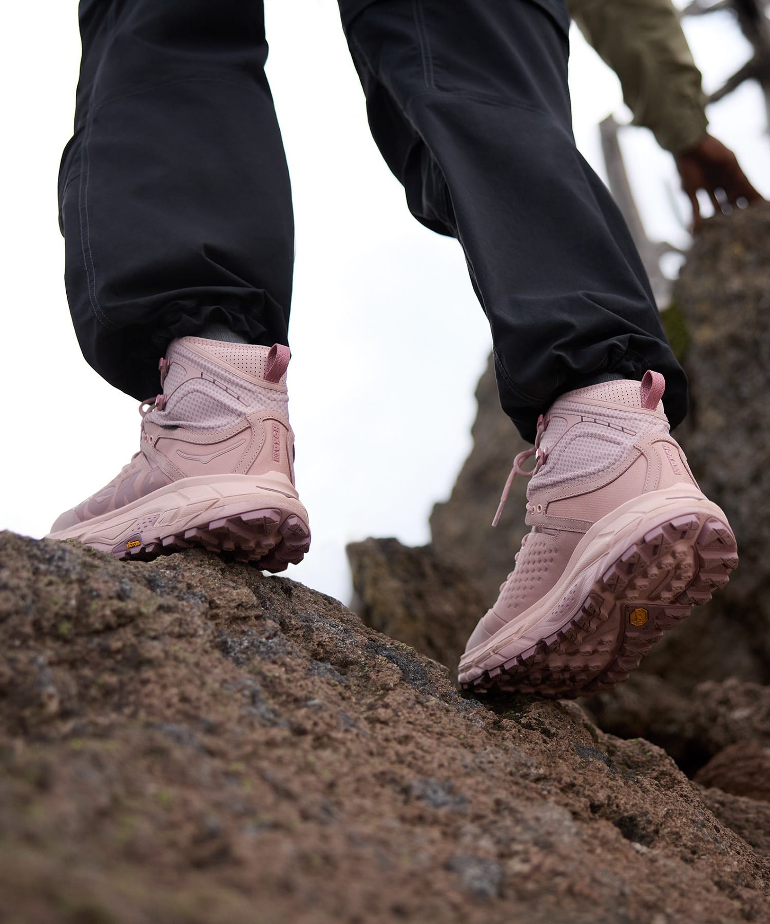 HOKA ONE ONE U TOR ULTRA HI[1129958-BSL34]｜URBAN RESEARCH公式 