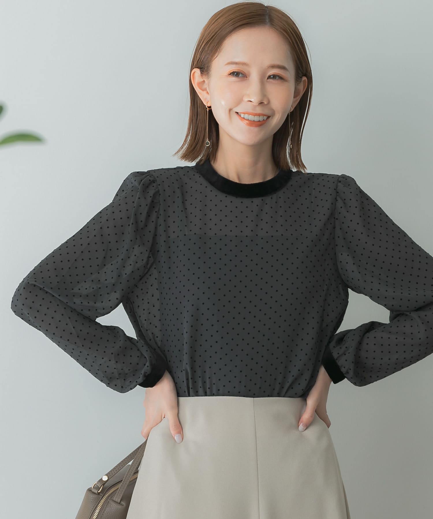 WEB限定』フロッキードットプリントブラウス[RA36-23D601]｜URBAN