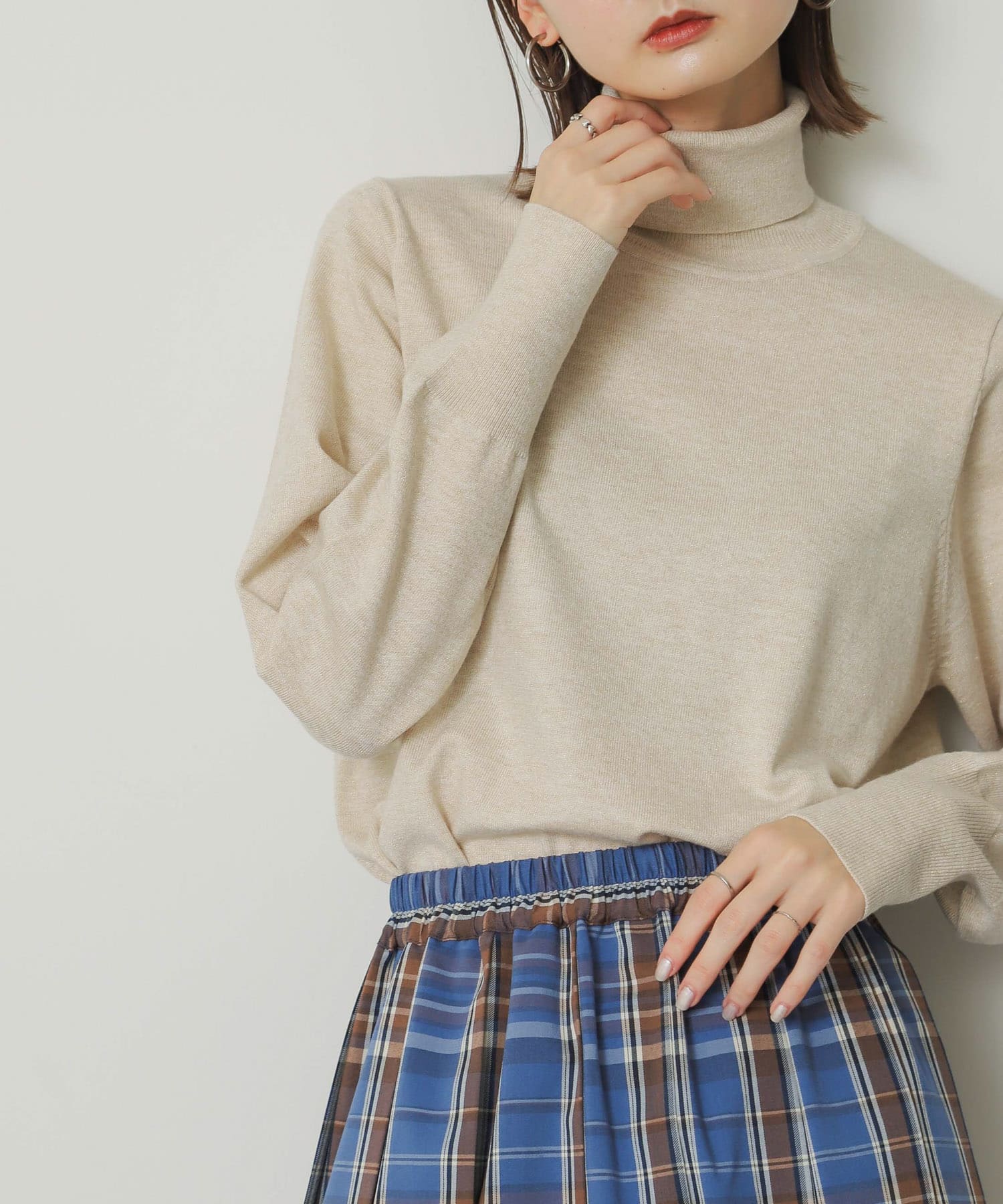 一部WEB限定カラー』タートルネックラメセーター[AA37-22S110]｜URBAN