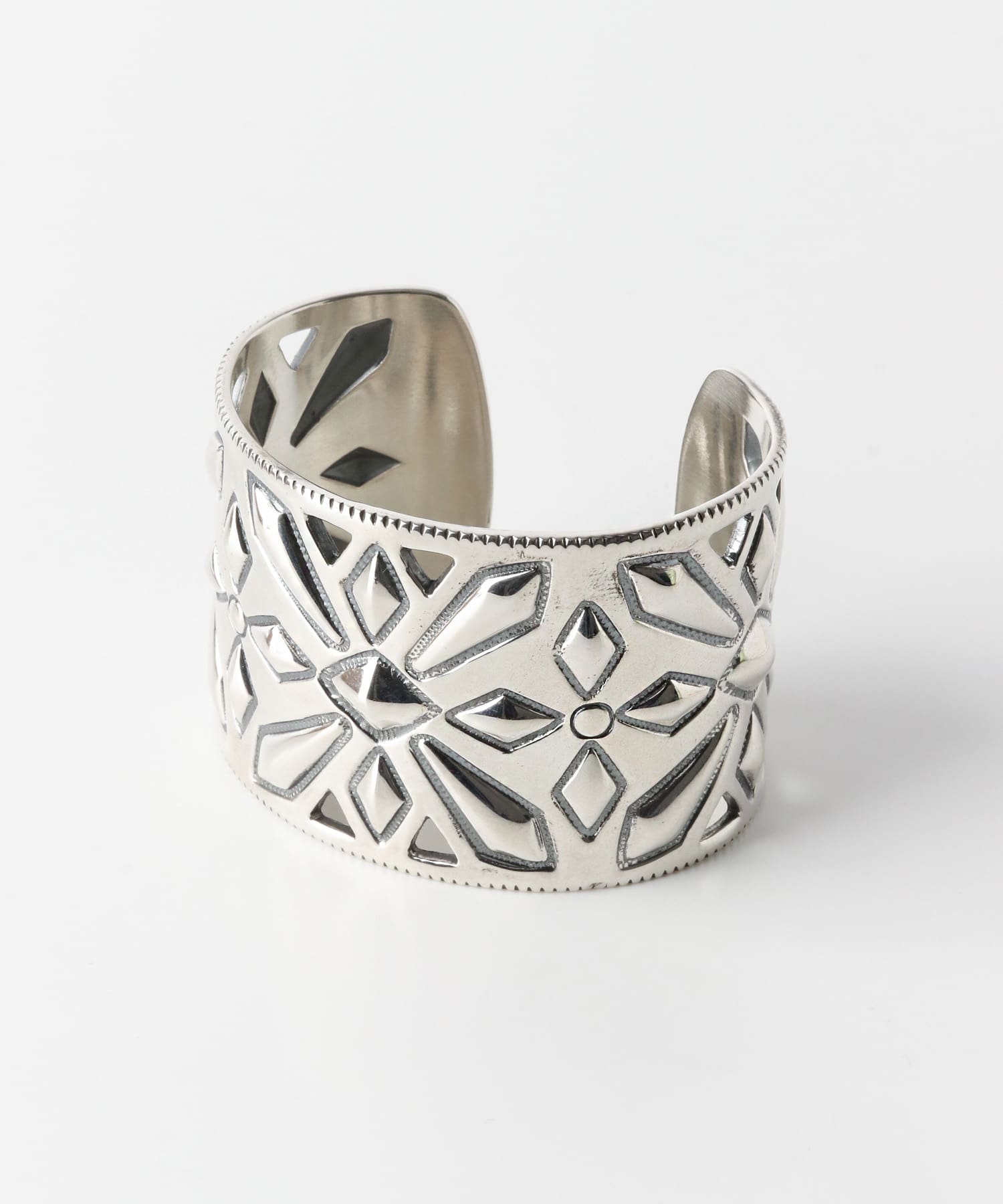 Cody Sanderson Butterfly Cuff C1 05 003 Ul73 Urban Research公式ファッション通販 Cody Sanderson Butterfly Cuff C1 05 003 Ul73 Urban Research公式ファッション通販