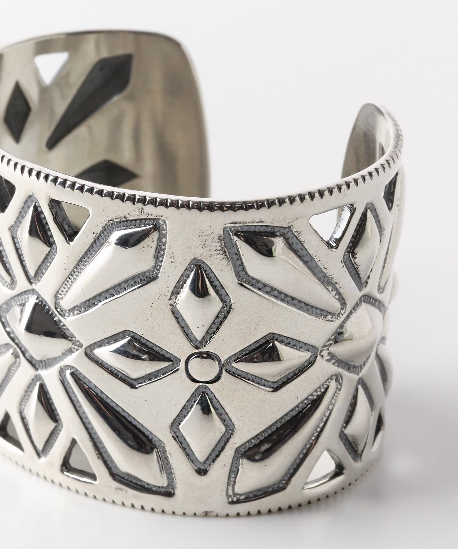 Cody Sanderson Butterfly Cuff C1 05 003 Ul73 Urban Research公式ファッション通販 Cody Sanderson Butterfly Cuff C1 05 003 Ul73 Urban Research公式ファッション通販