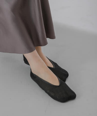 デフォルメトゥメッシュパンプス