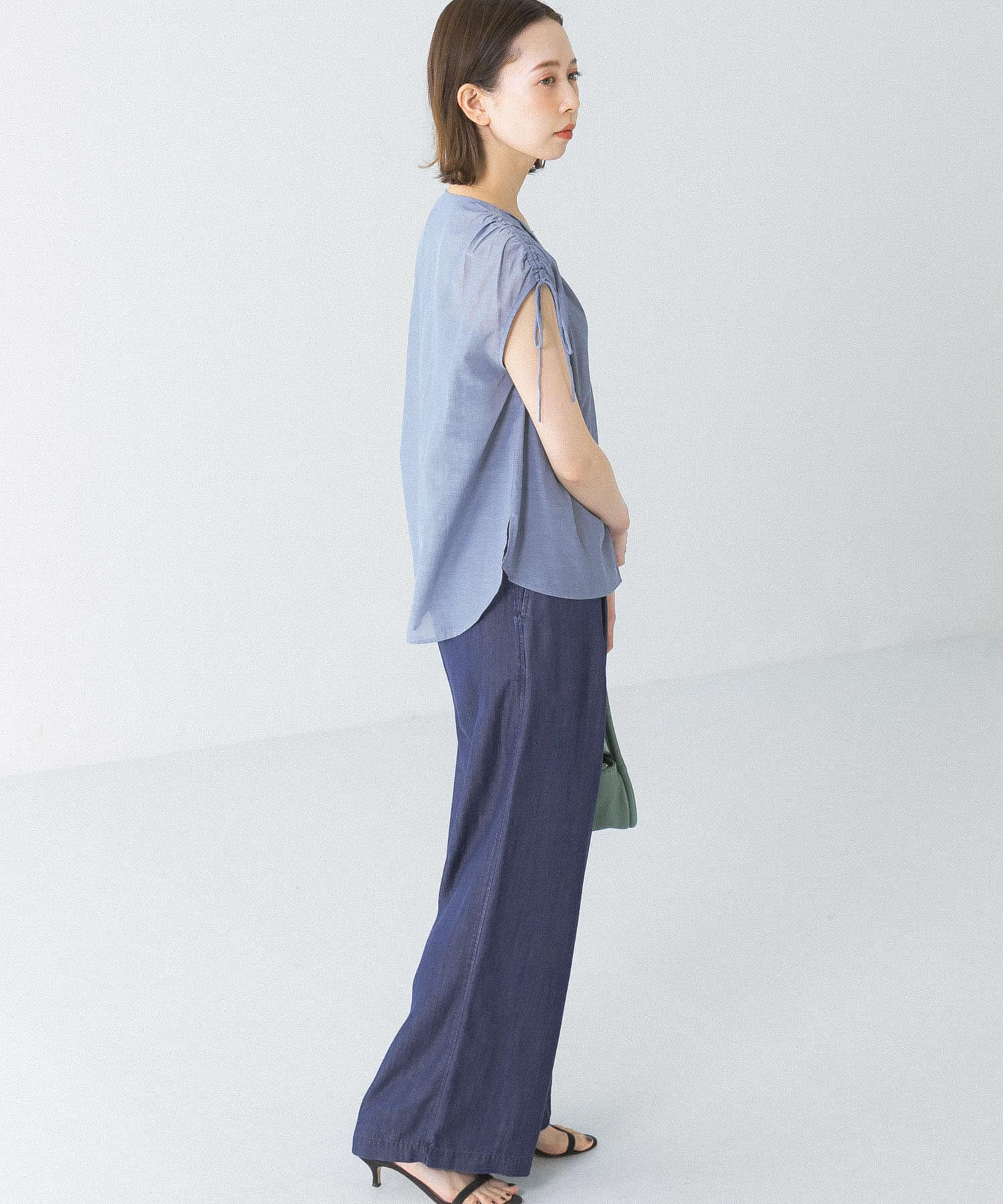 URBAN RESEARCH ショルダーシャーリングブラウス