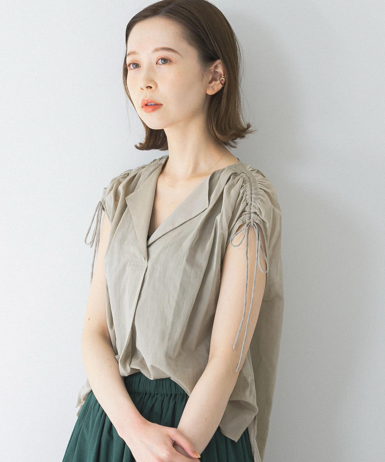 URBAN RESEARCH ショルダーシャーリングブラウス