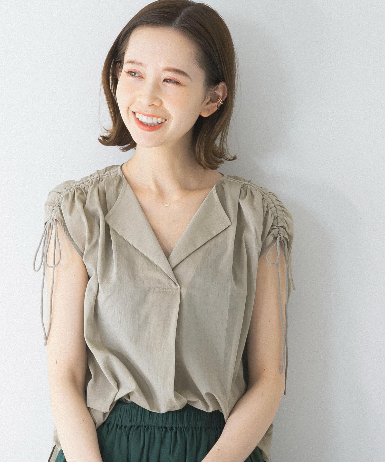 URBAN RESEARCH ショルダーシャーリングブラウス