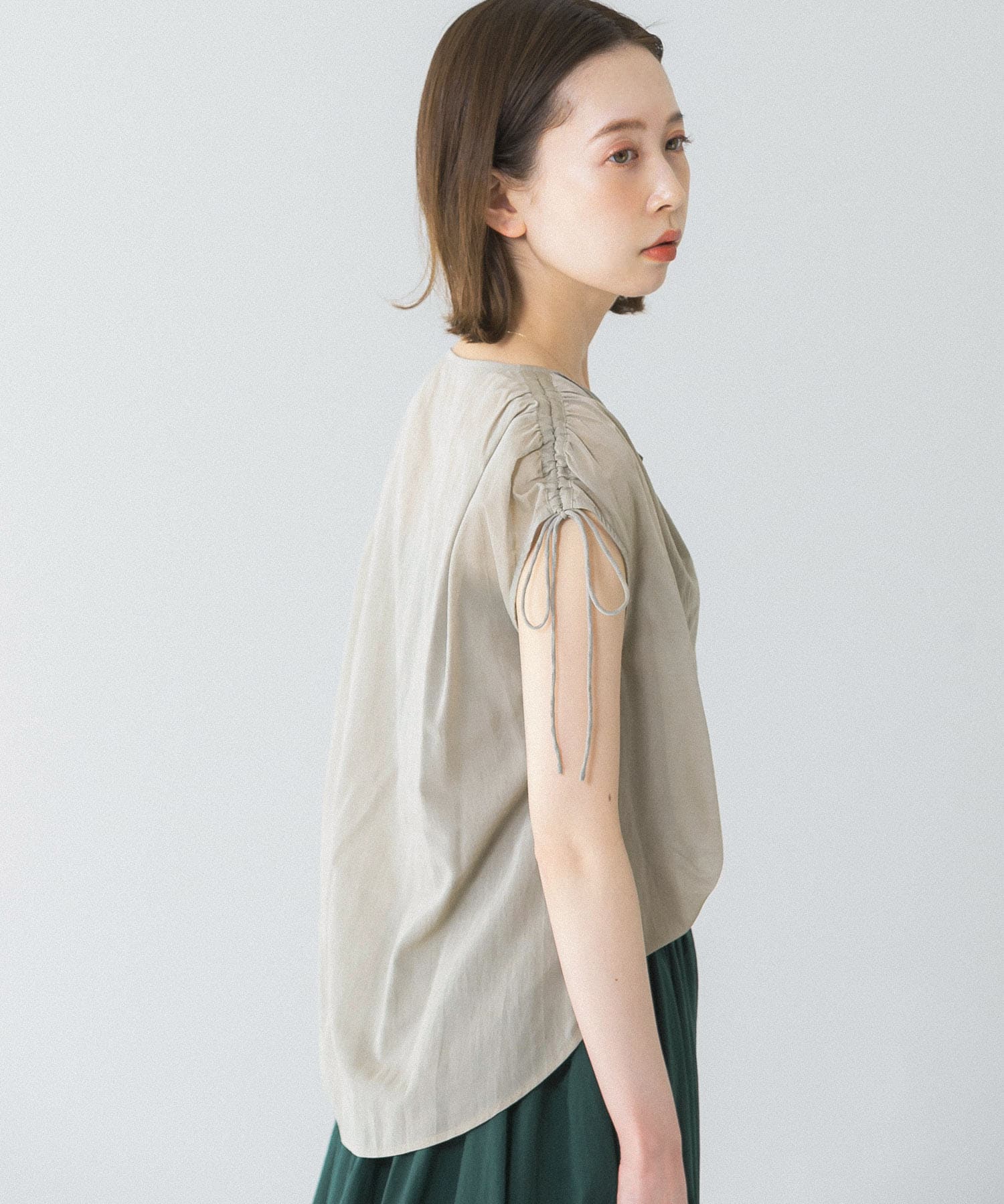 URBAN RESEARCH ショルダーシャーリングブラウス