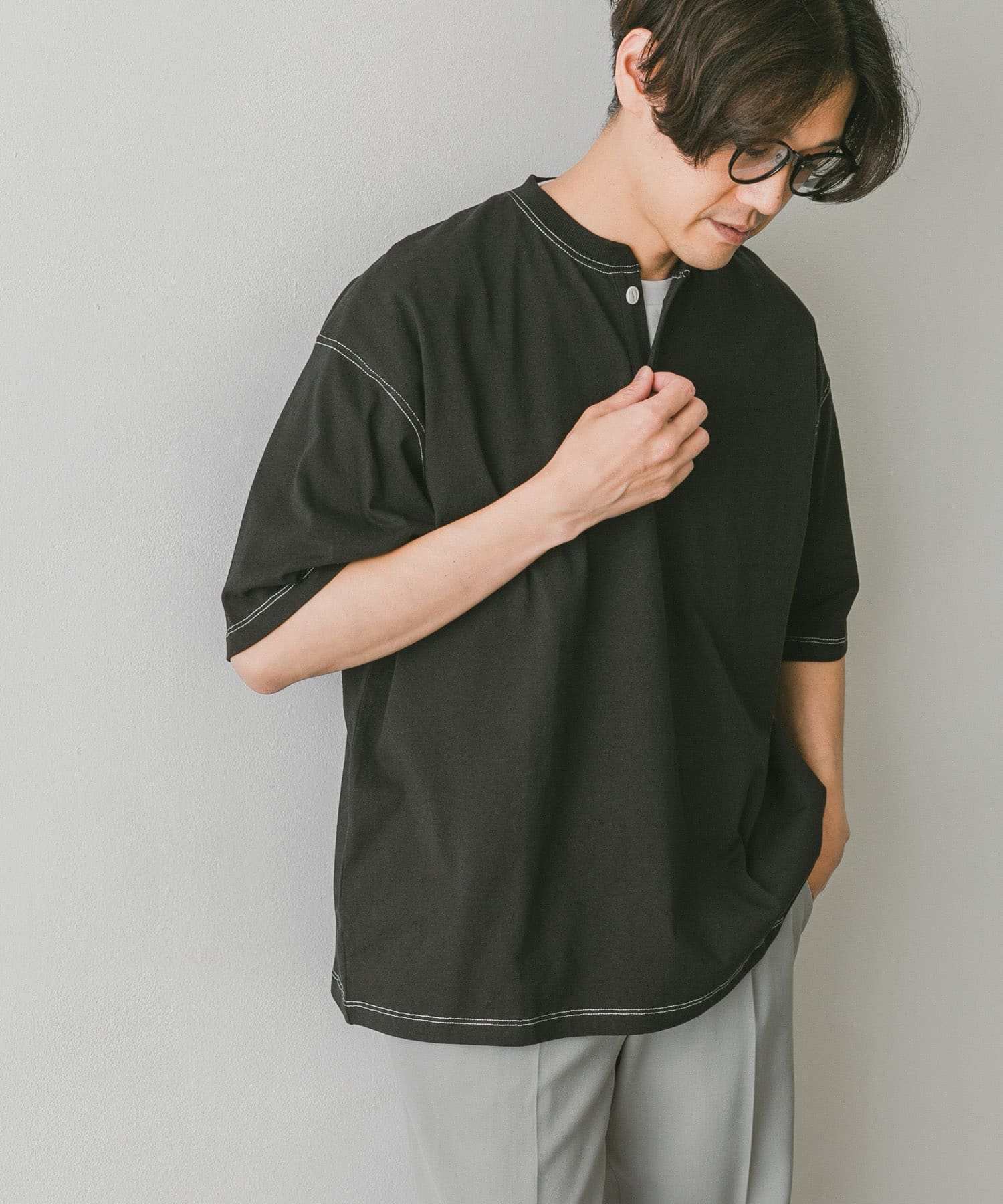 2021公式店舗 H1577 AKMヘンリーネックロゴTシャツ aob.adv.br