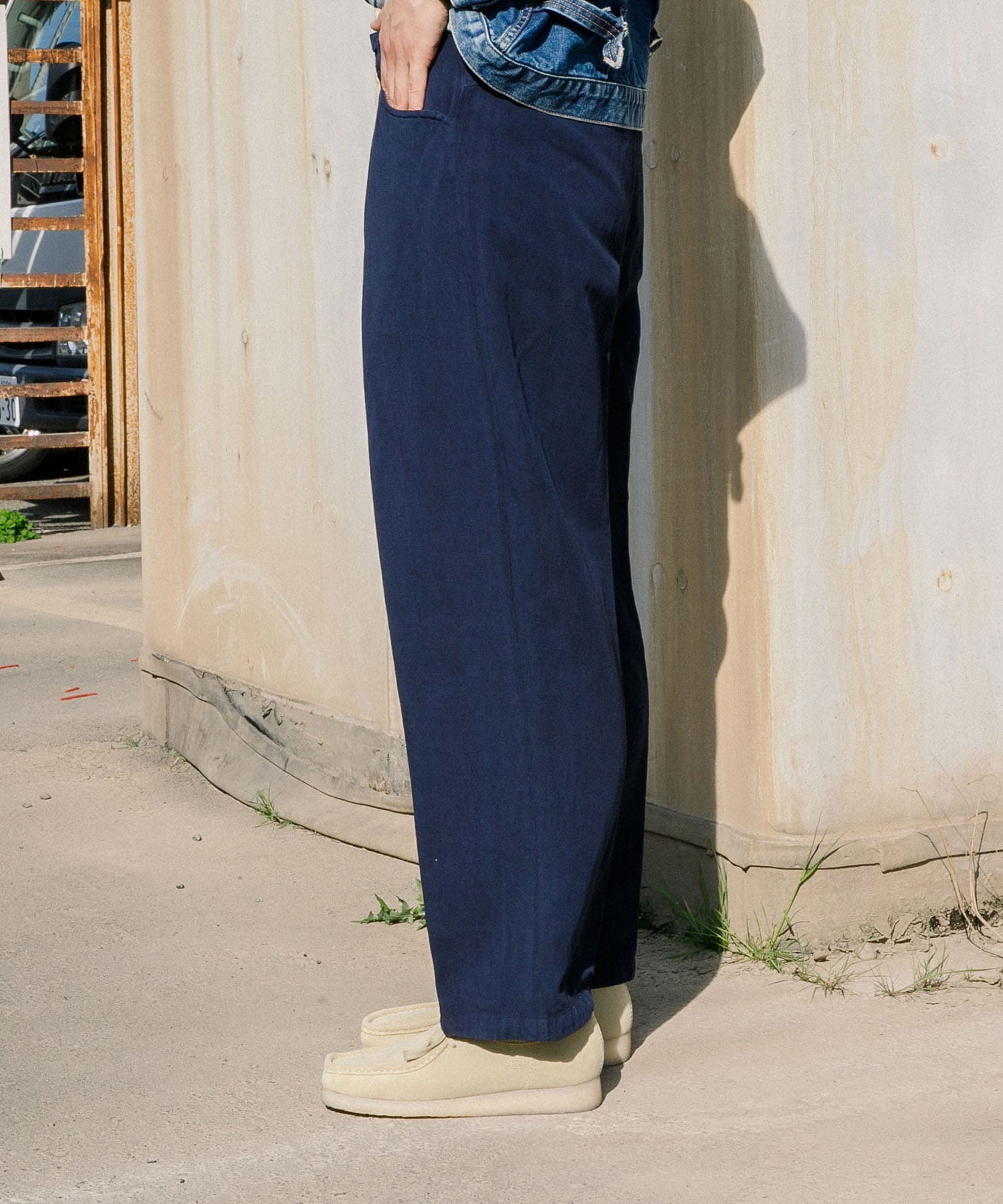 FARAH Two-tuck WideTaperd Pants[M4007-BSM34]｜URBAN RESEARCH公式