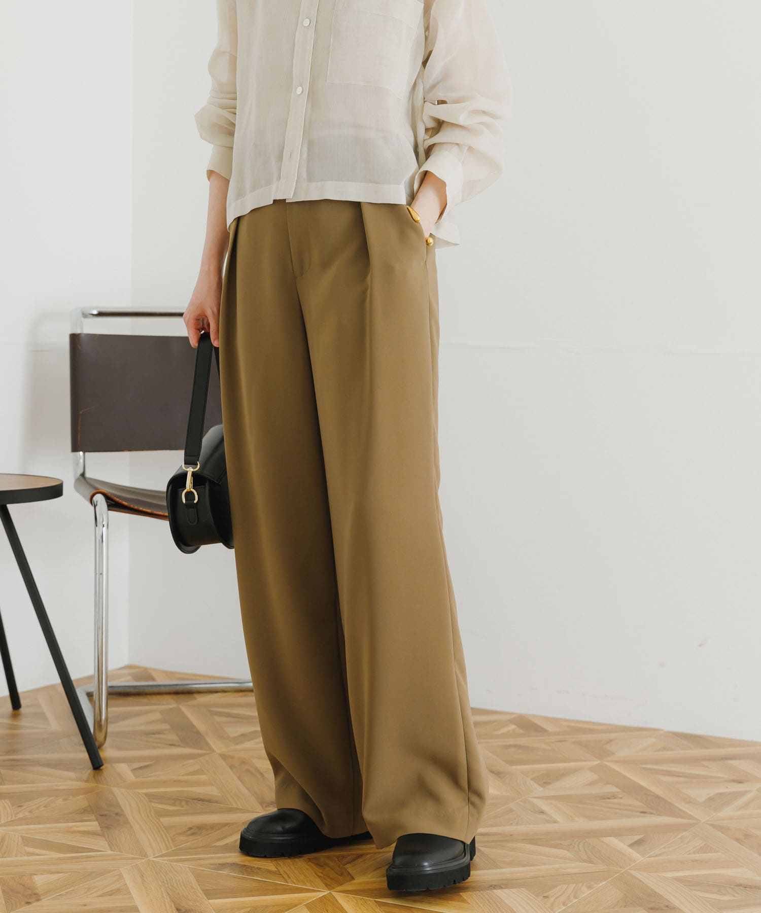 40サイズ/WEB限定』タックワイドパンツ[UR34-24O003]｜URBAN RESEARCH