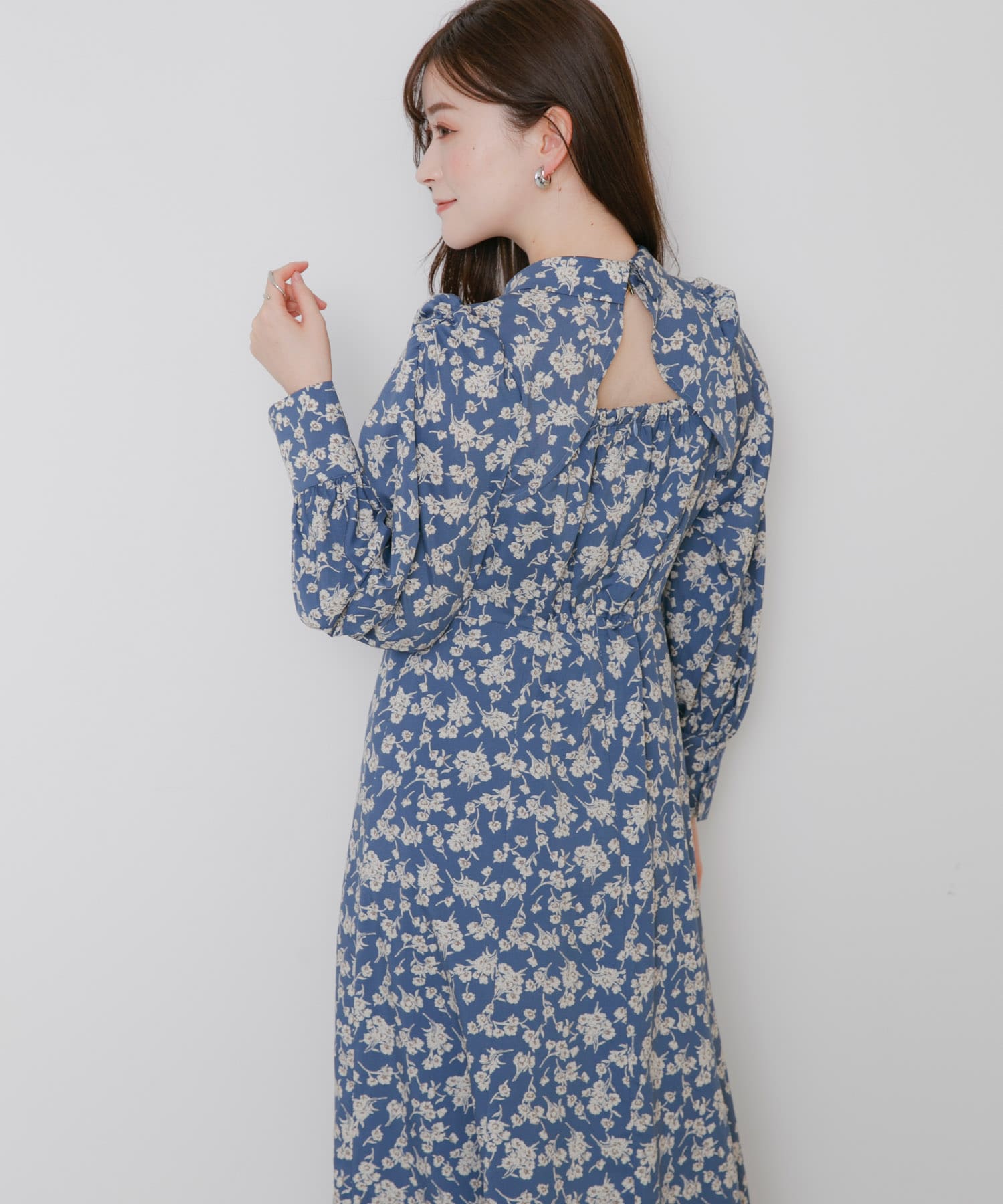 バックデザインフラワーワンピース[AH36-26H004]｜URBAN