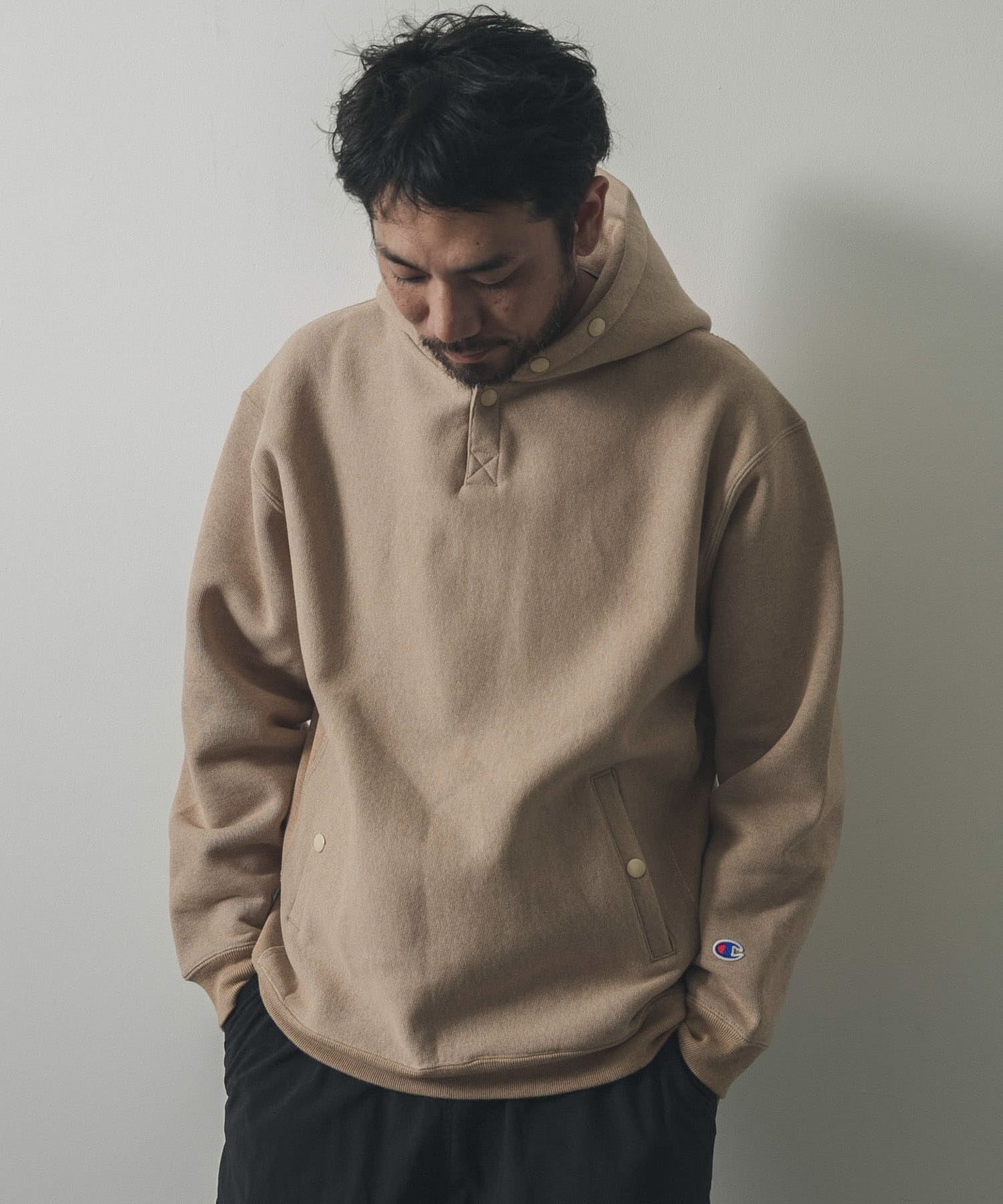 Champion×DOORS 別注RWフーディー パーカー - トップス Champion×DOORS 別注RWフーディー パーカー - トップス
