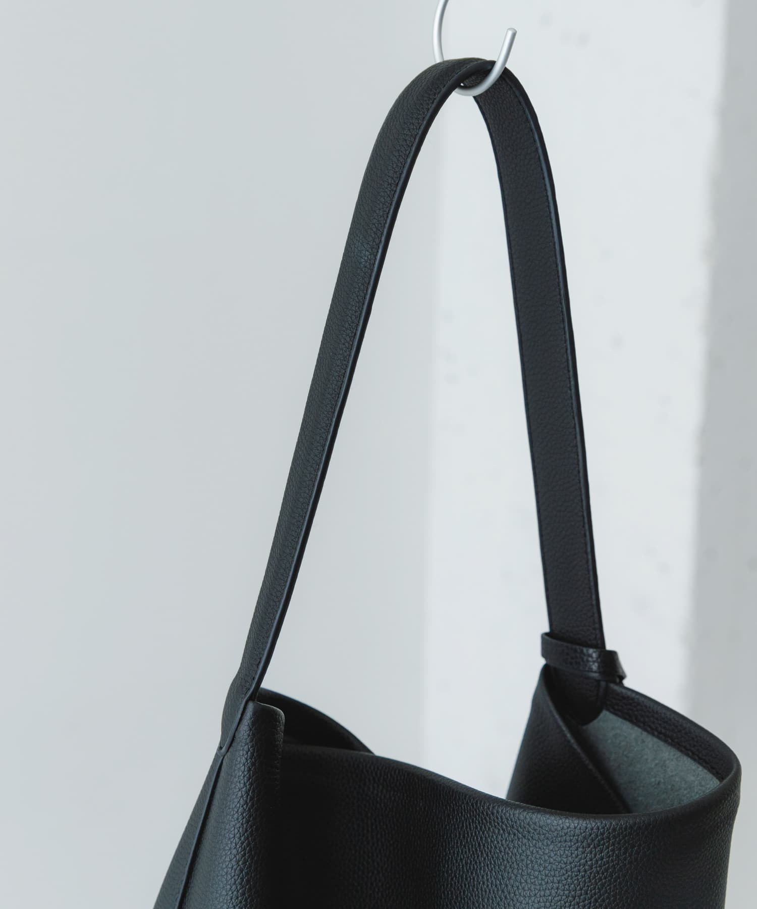 タッセル付シンプルワンハンドルトート[XX46-2AW2505]｜URBAN