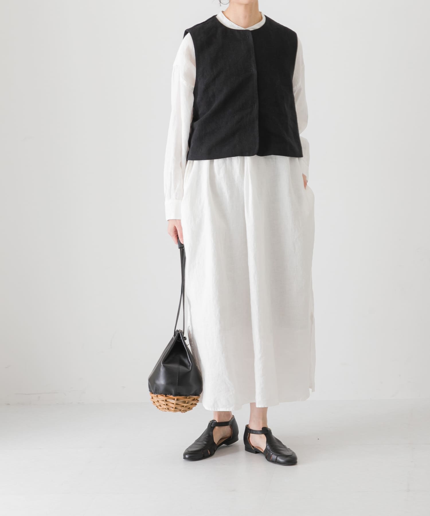 白 フリル付 【新品・タグ付き】リネンレーヨンショートベスト BLACK