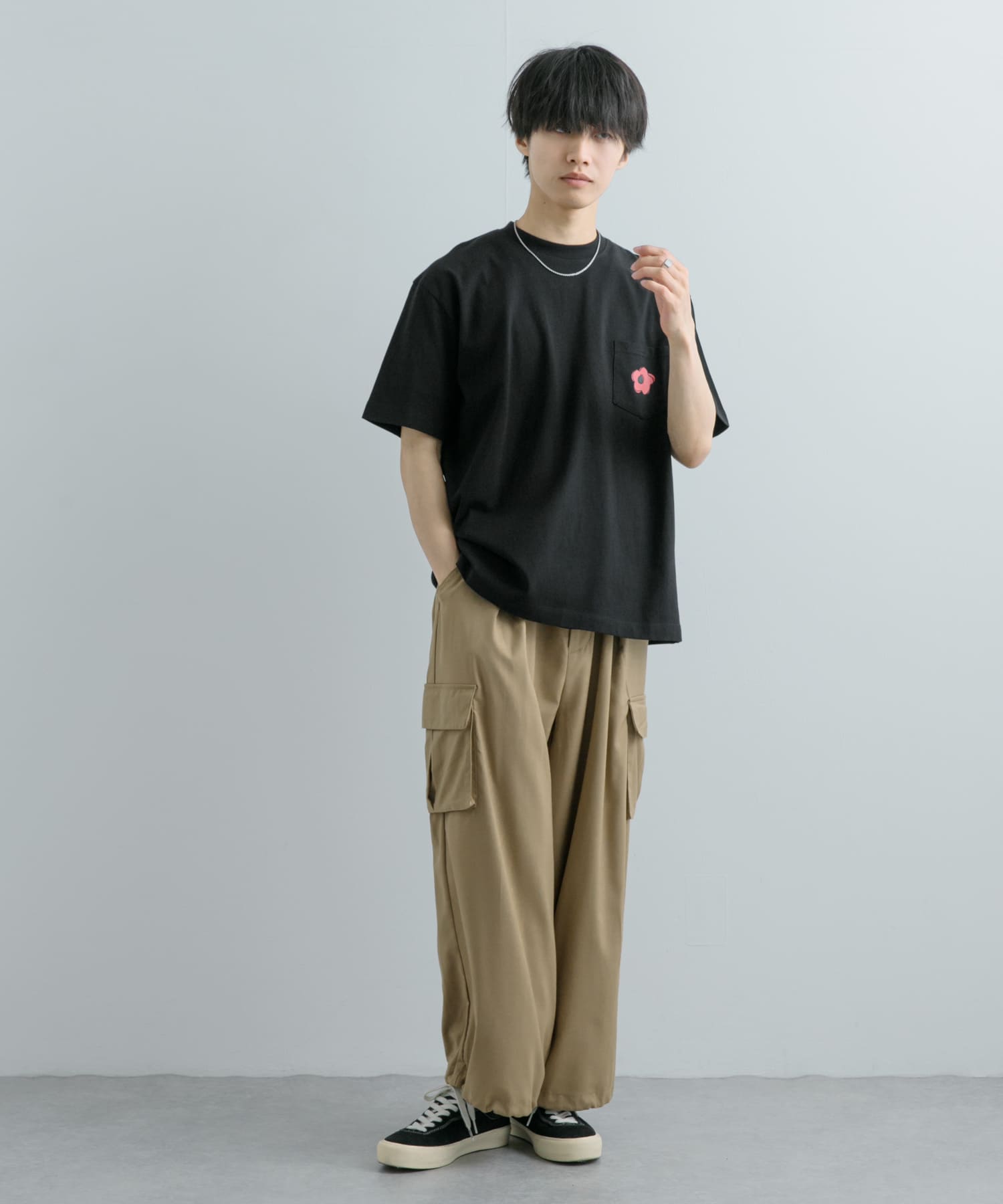 ユニセックス』ポップアートフラワーグラフィックTシャツ D[AA45