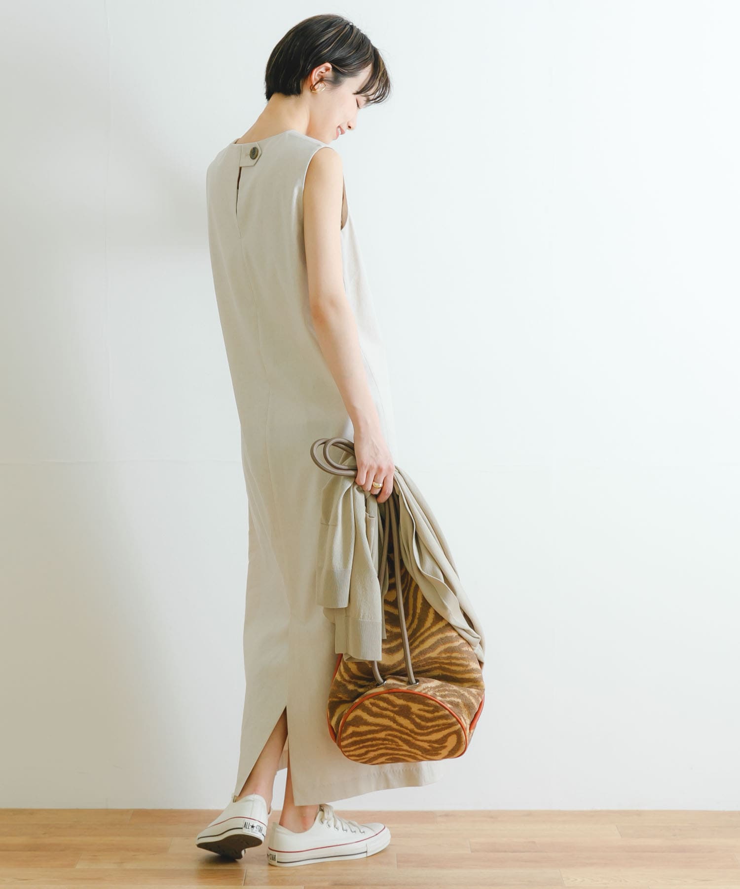 一部WEB限定カラー』BACKボタンストレートロングワンピース[UR35 